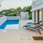 Elementa - A Peaceful Retreat Villa *