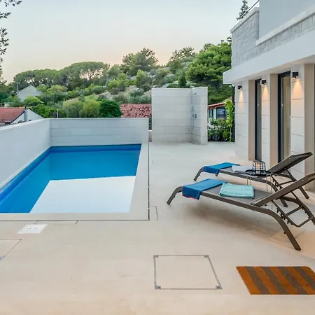 Elementa - A Peaceful Retreat Villa *